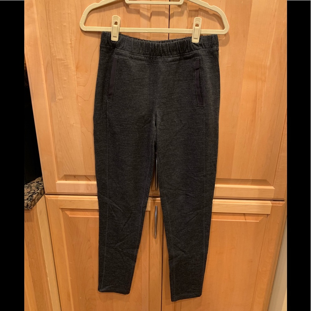 Lululemon adorable trouser like leggings Sz 6